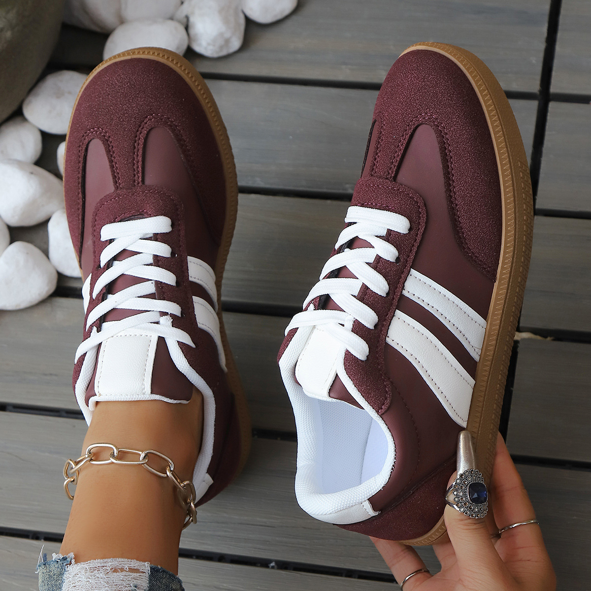ZAPATILLAS URBANAS CLÁSICAS
